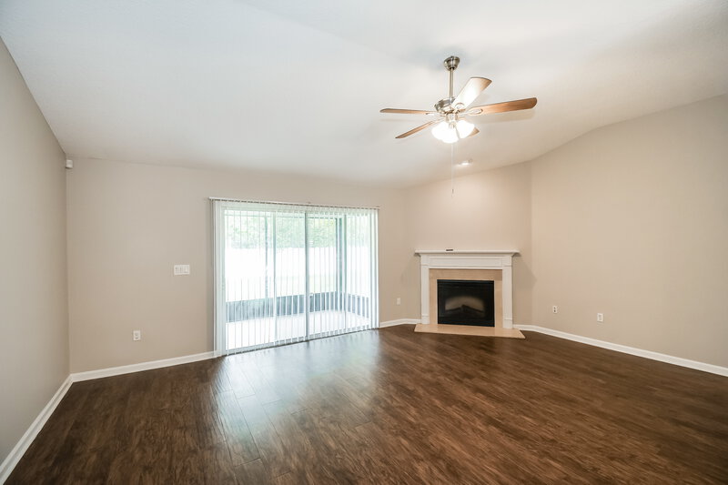 2,220/Mo, 303 Sanwick Dr Jacksonville, FL 32218 Living Room View