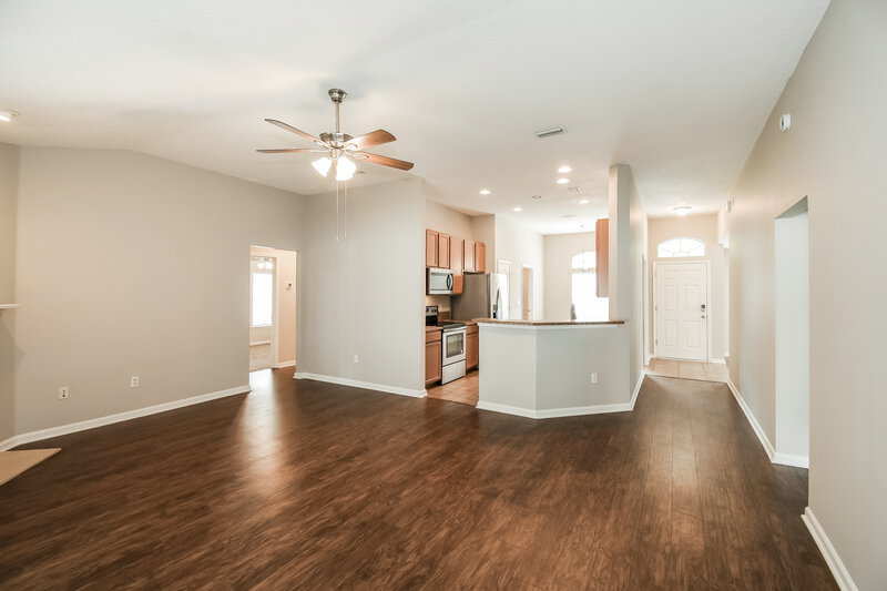 2,220/Mo, 303 Sanwick Dr Jacksonville, FL 32218 Living Room View 2