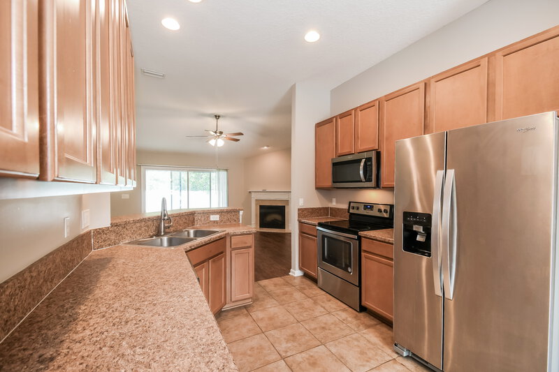 2,220/Mo, 303 Sanwick Dr Jacksonville, FL 32218 Kitchen View