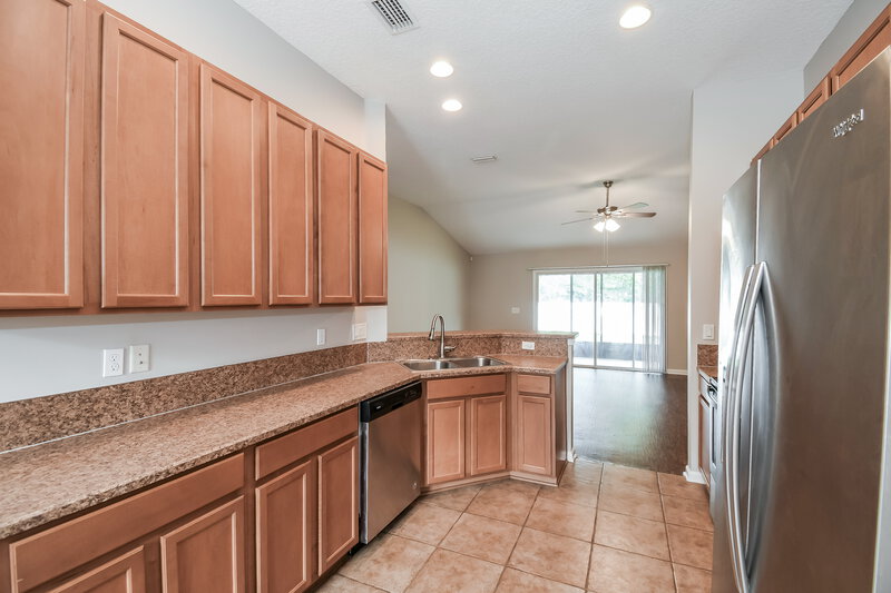 2,220/Mo, 303 Sanwick Dr Jacksonville, FL 32218 Kitchen View 2