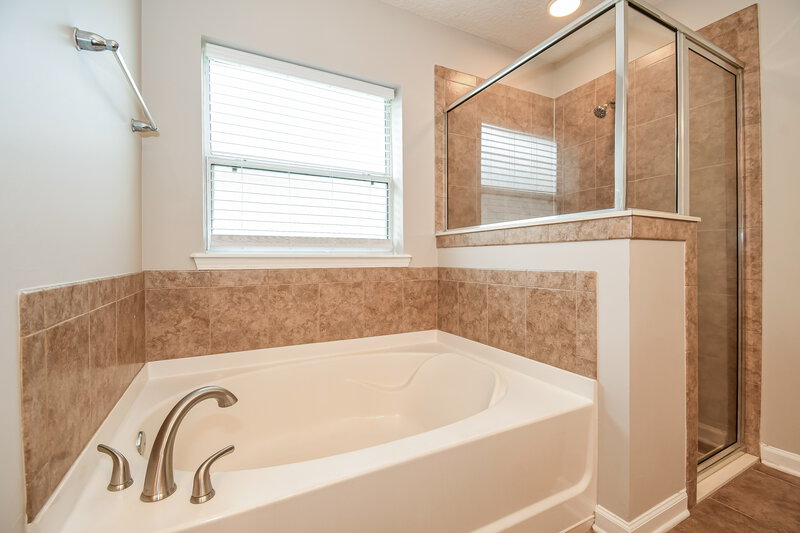 2,220/Mo, 303 Sanwick Dr Jacksonville, FL 32218 Main Bathroom View 2