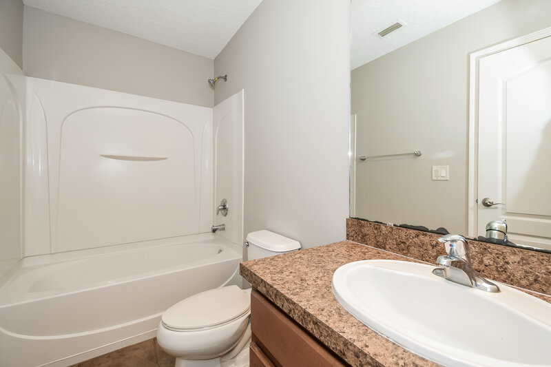 2,220/Mo, 303 Sanwick Dr Jacksonville, FL 32218 Bathroom View