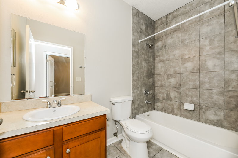 0/Mo, 2688 Oak Haven Drive Middleburg, FL 32068 Bathroom View