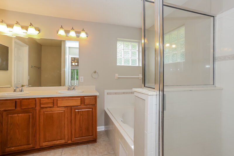 2,090/Mo, 727 Turnstone Ct Orange Park, FL 32073 Main Bathroom View