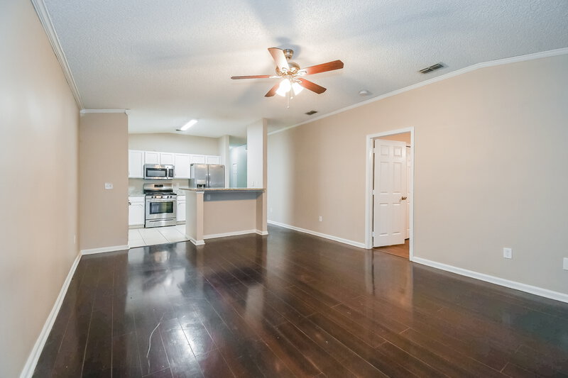1,780/Mo, 3385 International Village Dr W Jacksonville, FL 32277 Living Room View 3