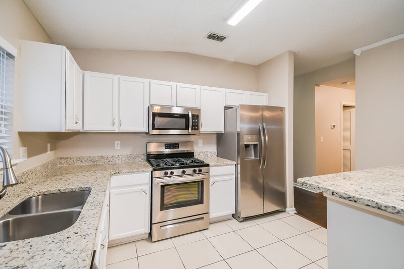 1,780/Mo, 3385 International Village Dr W Jacksonville, FL 32277 Kitchen View
