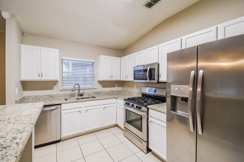 1,780/Mo, 3385 International Village Dr W Jacksonville, FL 32277 Kitchen View 2