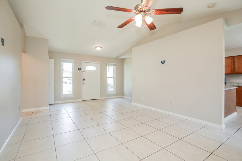 1,675/Mo, 7758 Pepper Cir W. Jacksonville, FL 32244 Living Room View