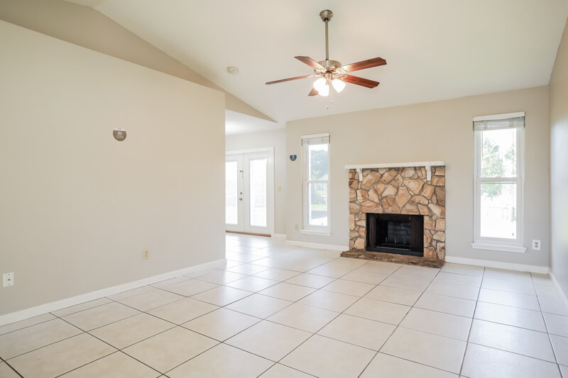 1,675/Mo, 7758 Pepper Cir W. Jacksonville, FL 32244 Living Room View 2
