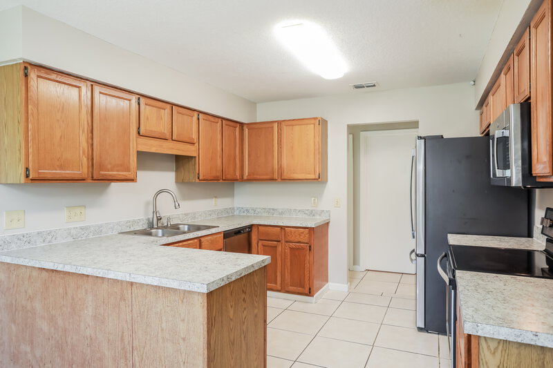 1,675/Mo, 7758 Pepper Cir W. Jacksonville, FL 32244 Kitchen View