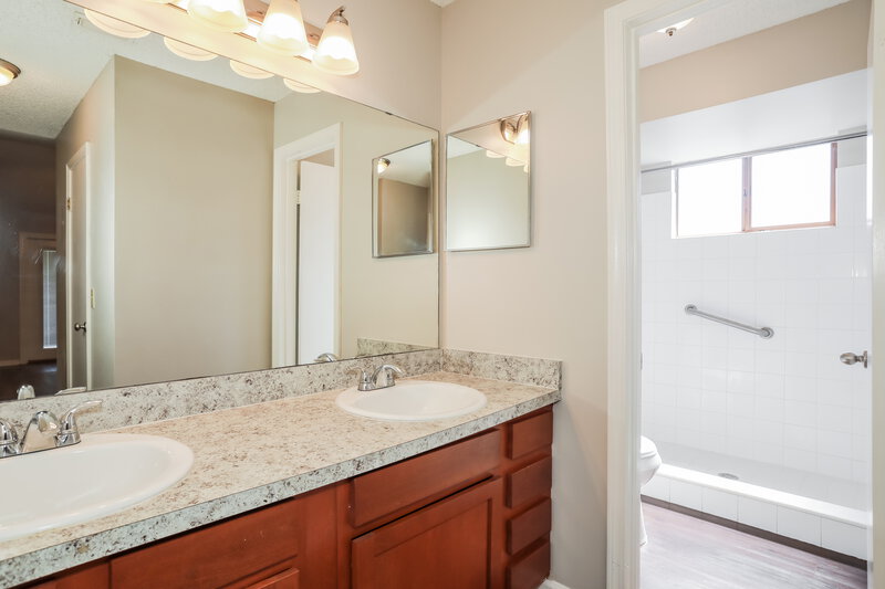 1,675/Mo, 7758 Pepper Cir W. Jacksonville, FL 32244 Main Bathroom View