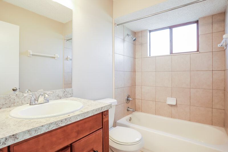 1,675/Mo, 7758 Pepper Cir W. Jacksonville, FL 32244 Bathroom View