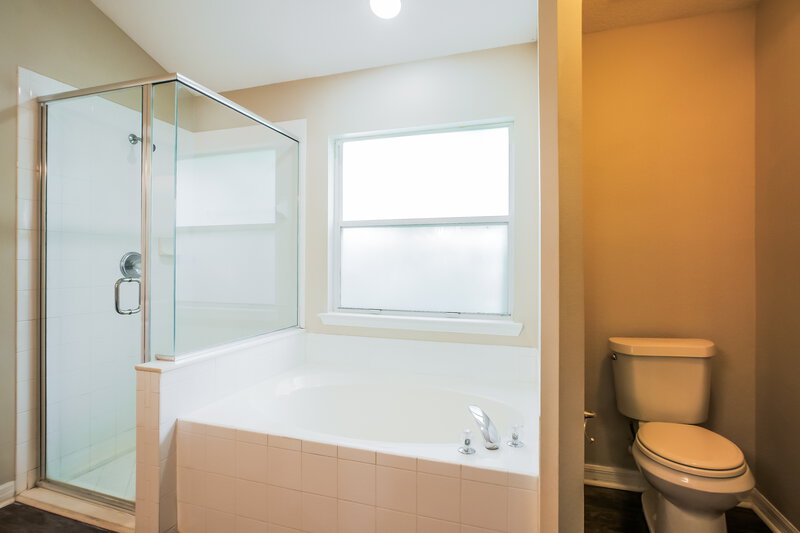 2,770/Mo, 11867 Magnolia Falls Dr Jacksonville, FL 32258 Main Bathroom View 2