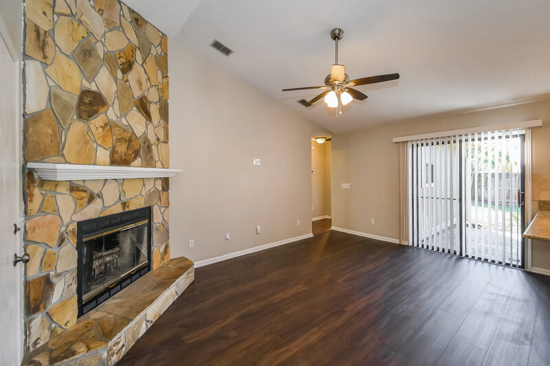 1,915/Mo, 1380 Mayberry Ln Jacksonville, FL 32221 Living Room View 4