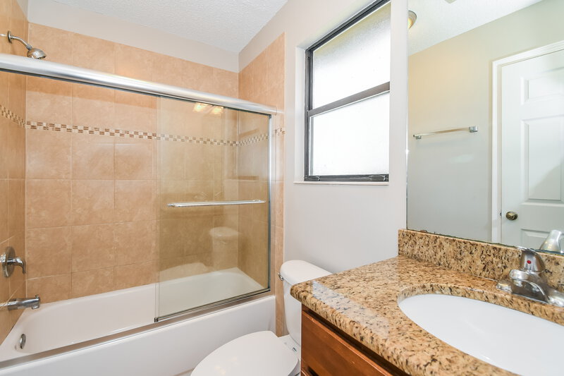 1,915/Mo, 1380 Mayberry Ln Jacksonville, FL 32221 Main Bathroom View