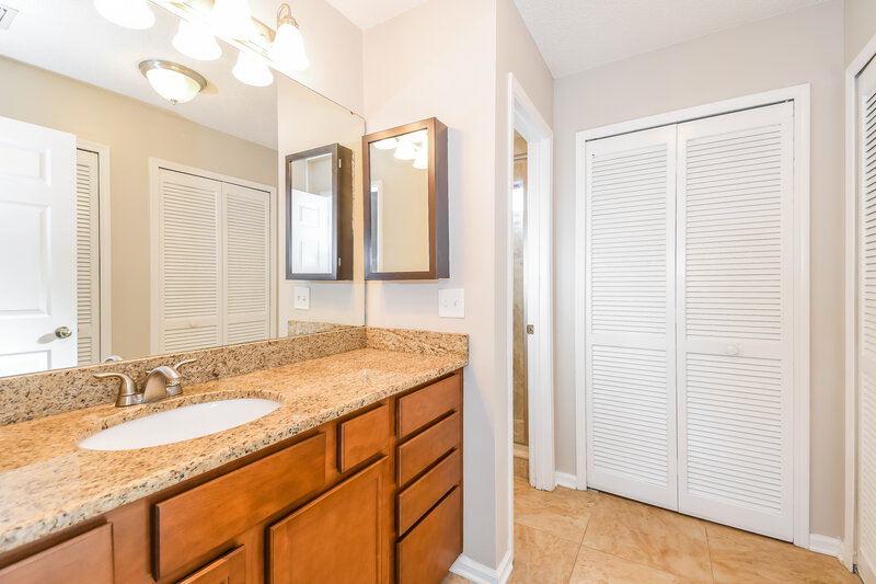 1,915/Mo, 1380 Mayberry Ln Jacksonville, FL 32221 Bathroom View 2