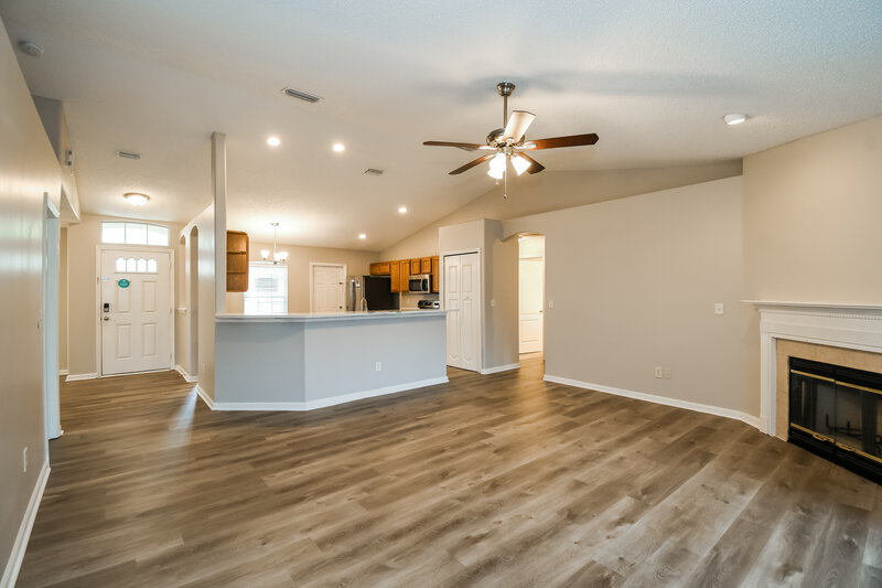 1,825/Mo, 1481 Summit Oaks Dr W. Jacksonville, FL 32221 Living Room View 2