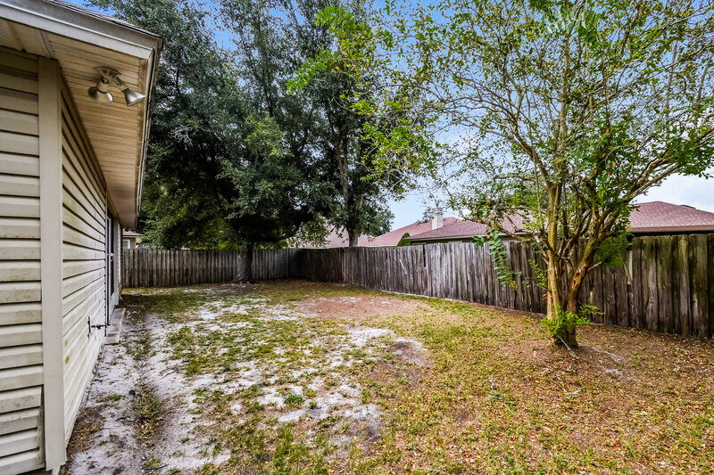 1,825/Mo, 1481 Summit Oaks Dr W. Jacksonville, FL 32221 Backyard View