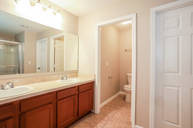 1,745/Mo, 1972 Cherokee Cove Trl Jacksonville, FL 32221 Main Bathroom View
