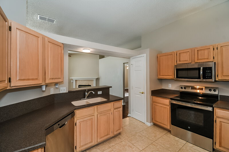 2,160/Mo, 4432 Black Alder Ct Jacksonville, FL 32258 Kitchen View 2