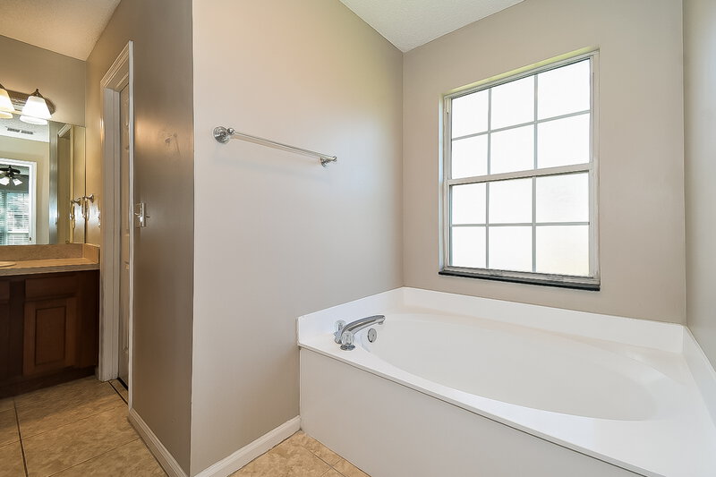 2,160/Mo, 4432 Black Alder Ct Jacksonville, FL 32258 Main Bathroom View 2