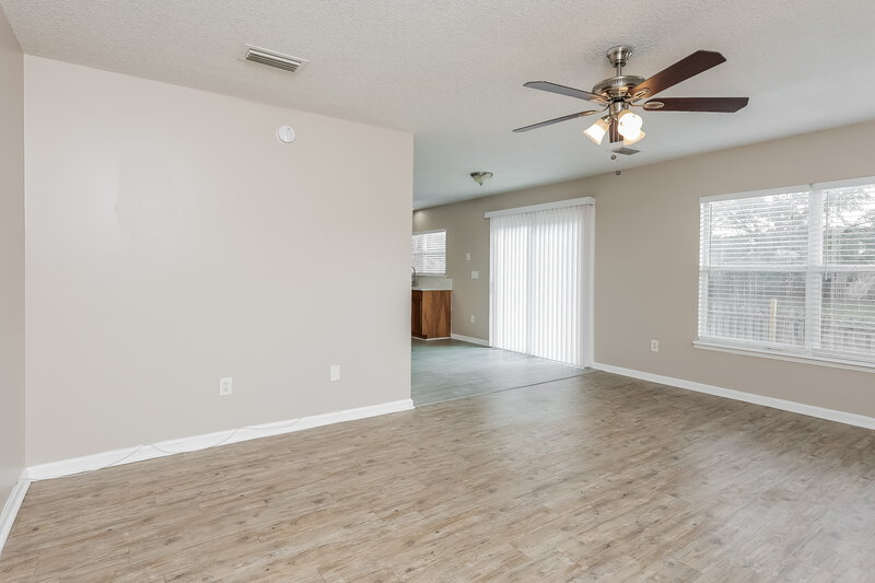 2,400/Mo, 14139 Crestwick Dr W Jacksonville, FL 32218 Living Room View 2