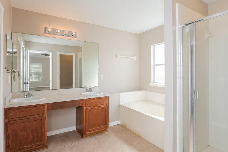 2,400/Mo, 14139 Crestwick Dr W Jacksonville, FL 32218 Main Bathroom View