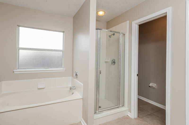2,400/Mo, 14139 Crestwick Dr W Jacksonville, FL 32218 Main Bathroom View 2