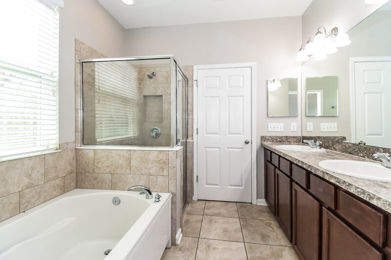 1,860/Mo, 11769 Lake Bend Circle Jacksonville, FL 32218 Main Bathroom View 2