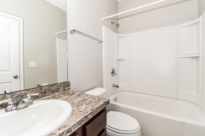 1,860/Mo, 11769 Lake Bend Circle Jacksonville, FL 32218 Bathroom View
