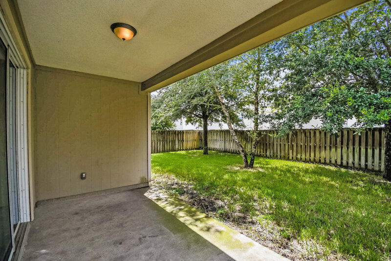 1,860/Mo, 11769 Lake Bend Circle Jacksonville, FL 32218 Rear View