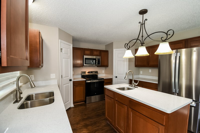 2,190/Mo, 3017 Sunset Ridge Dr Middleburg, FL 32068 Kitchen View 2