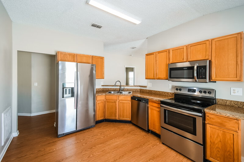 2,160/Mo, 7533 International Village Dr Jacksonville, FL 32277 Kitchen View