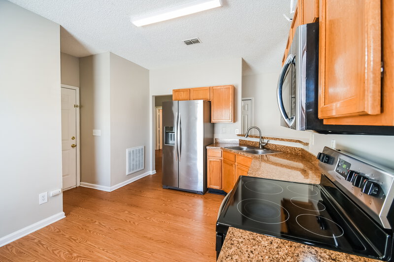 2,160/Mo, 7533 International Village Dr Jacksonville, FL 32277 Kitchen View 2