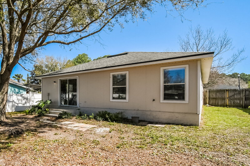 2,160/Mo, 7533 International Village Dr Jacksonville, FL 32277 Rear View 2