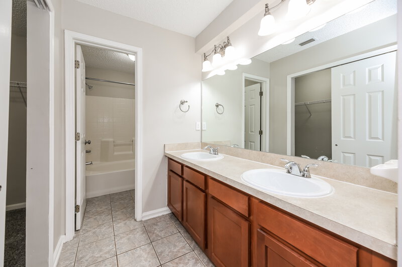 1,875/Mo, 2985 Waters View Cir Orange Park, FL 32073 Main Bathroom View