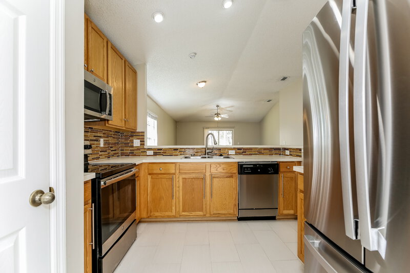1,995/Mo, 9057 Fallsmill Dr Jacksonville, FL 32244 Kitchen View