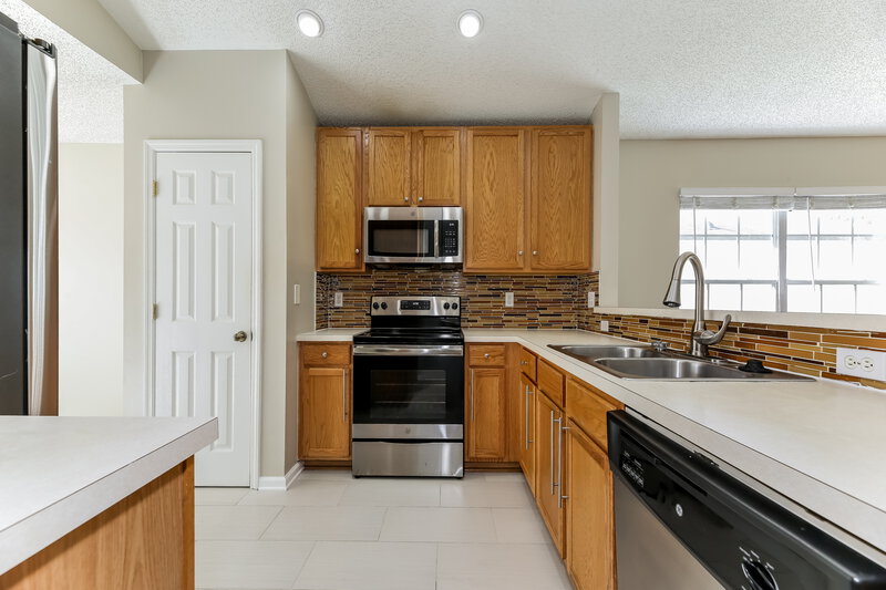 1,995/Mo, 9057 Fallsmill Dr Jacksonville, FL 32244 Kitchen View 2
