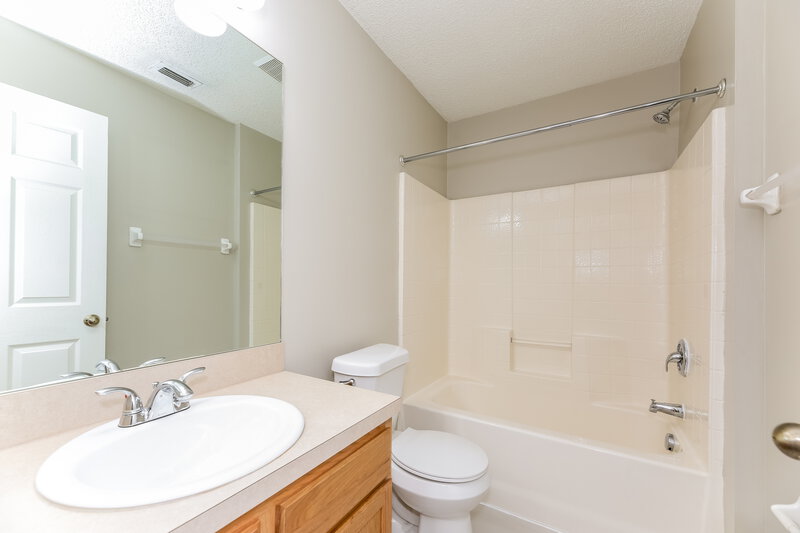 1,995/Mo, 9057 Fallsmill Dr Jacksonville, FL 32244 Bathroom View