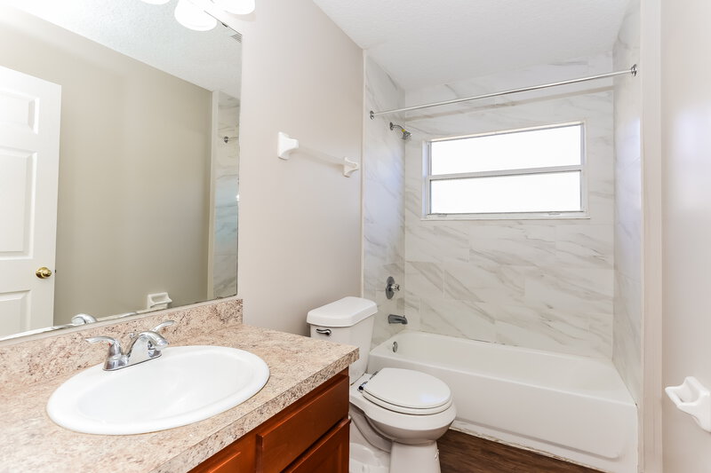 1,720/Mo, 4126 Weathered Pine Ct Middleburg, FL 32068 Bathroom View