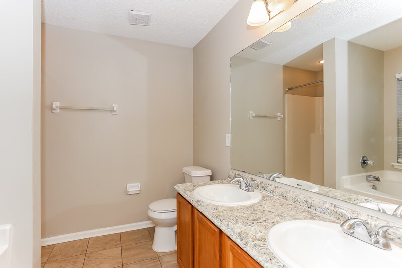 1,930/Mo, 1880 Pineta Cove Drive Middleburg, FL 32068 Main Bathroom View