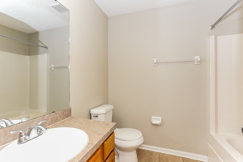 1,930/Mo, 1880 Pineta Cove Drive Middleburg, FL 32068 Bathroom View