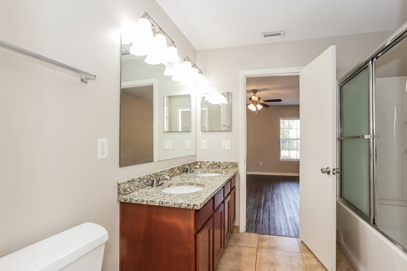 1,745/Mo, 3877 Marsh Bluff Dr Jacksonville, FL 32226 Main Bathroom View