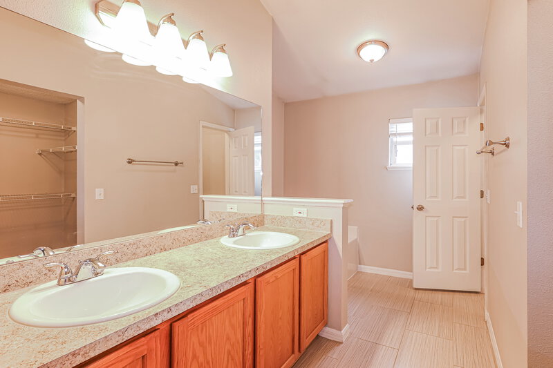 1,945/Mo, 3192 Carlotta Road Middleburg, FL 32068 Main Bathroom View