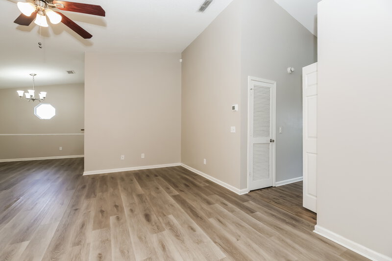 1,710/Mo, 1348 High Plains Dr S Jacksonville, FL 32218 Living Room View