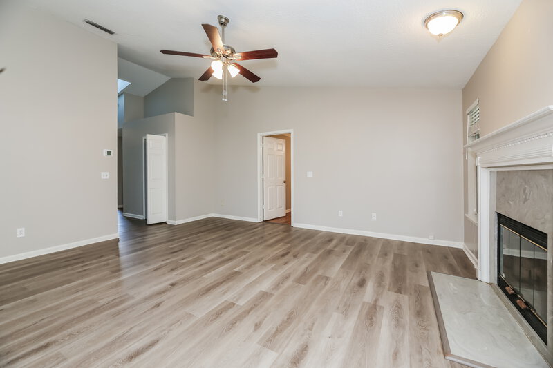 1,710/Mo, 1348 High Plains Dr S Jacksonville, FL 32218 Living Room View 3