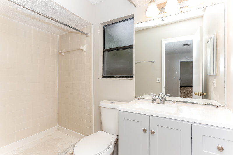 1,560/Mo, 4220 Penney Kamp Rd Jacksonville, FL 32218 Main Bathroom View