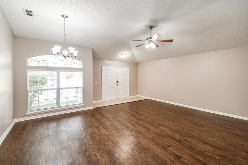 1,890/Mo, 9366 Daniels Mill Dr Jacksonville, FL 32244 Living Room View