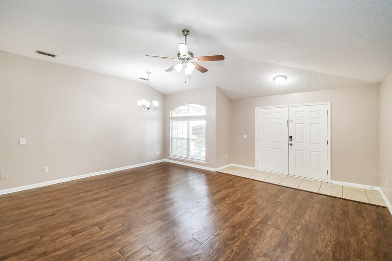 1,890/Mo, 9366 Daniels Mill Dr Jacksonville, FL 32244 Living Room View 3