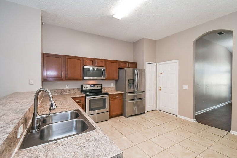 1,890/Mo, 9366 Daniels Mill Dr Jacksonville, FL 32244 Kitchen View